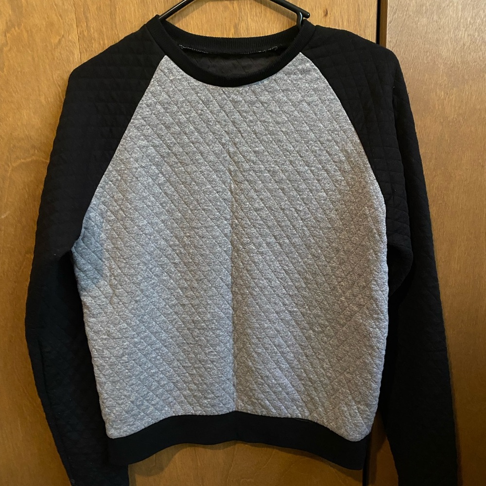 H&M Men's Black and Gray Crewneck Sweater